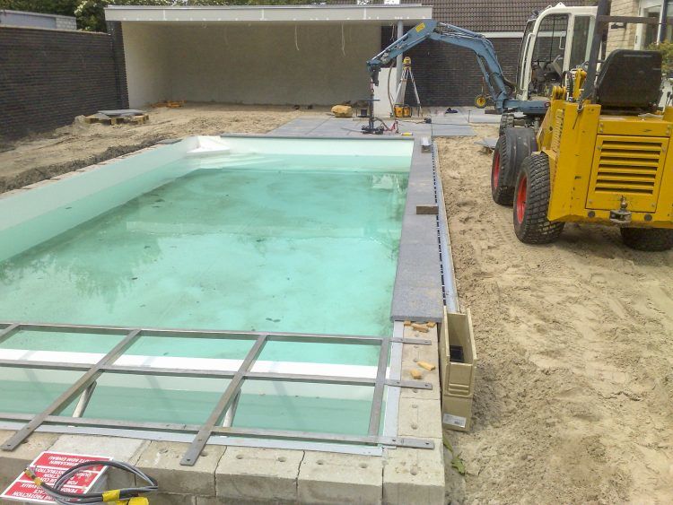 Aanleg-van-het-zwembad-in-Zeewolde-e1538064401494
