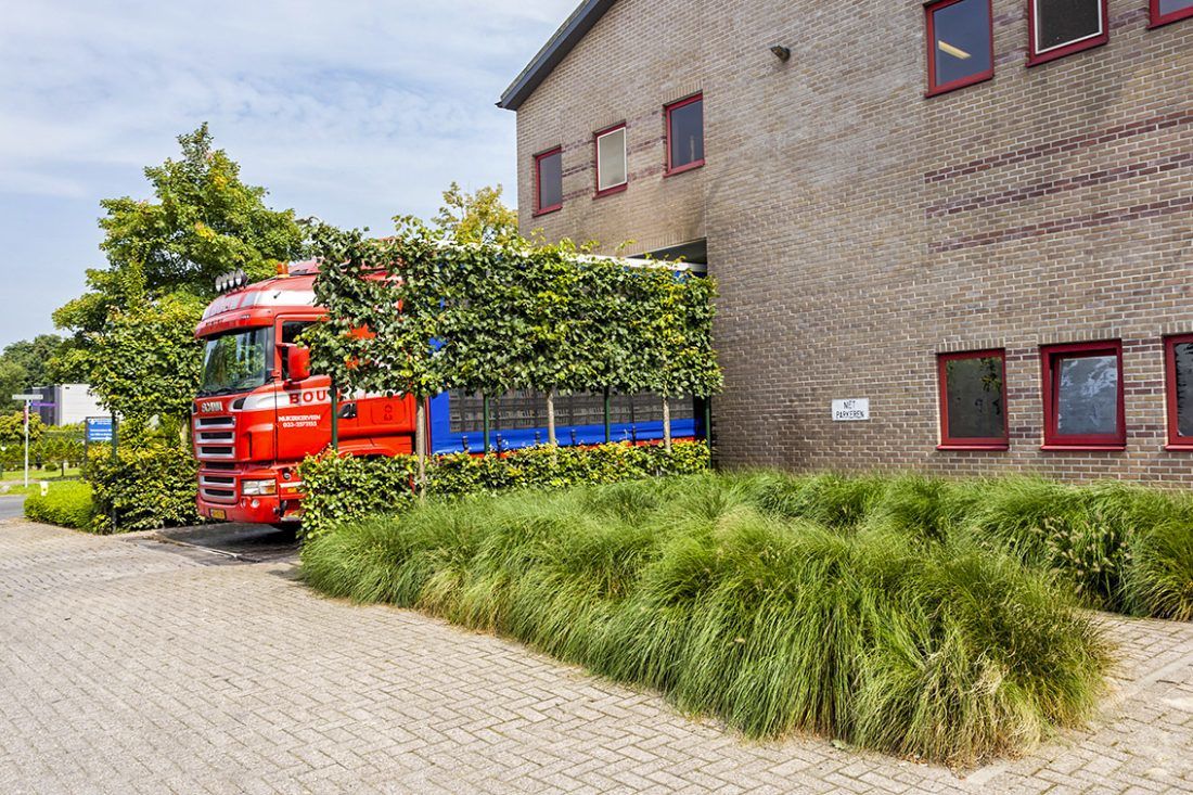 Bedrijfstuin-aan-laten-leggen-door-Vos-Tuinvisie-e1537966723606