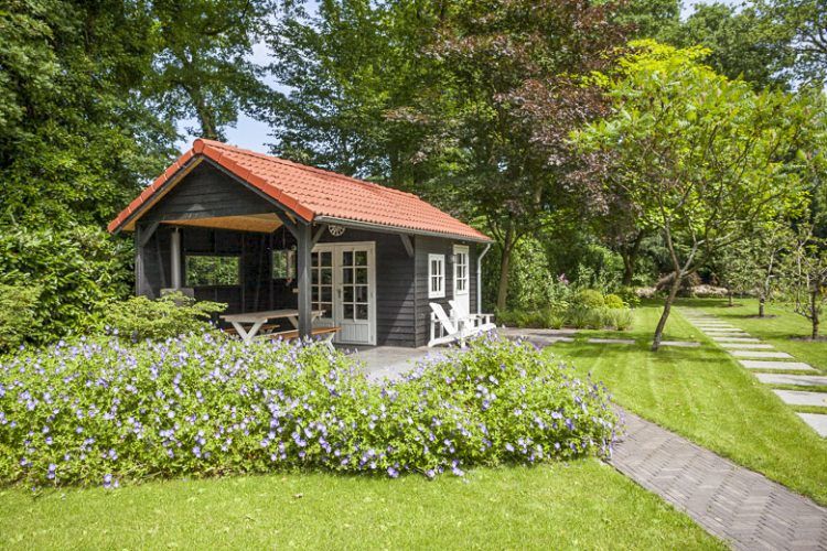 Bostuin-aanleggen-in-Epe-met-een-tuinhuis-e1537966523809