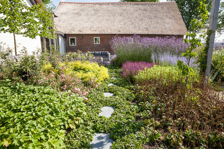 Hoveniersbedrijf Vos Tuinvisie legde deze landelijke tuin in Hattem aan