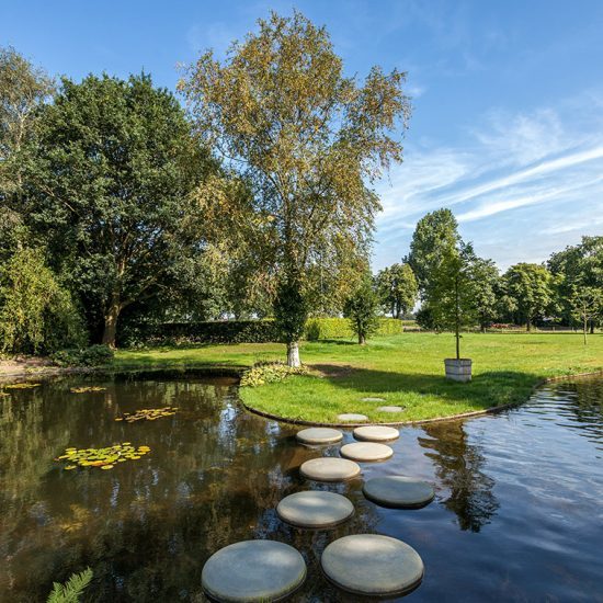 Landelijke tuin aan laten leggen hoveniersbedrijf Vos Tuinvisie