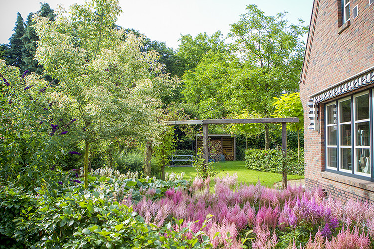 Landelijke tuin laten aanleggen door Vos Tuinvisie