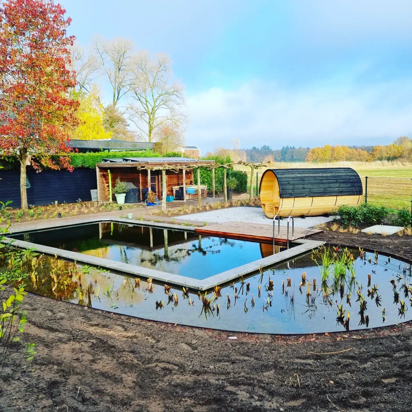 Tuin aanleg Deventer inclusief ombouw zwemvijver