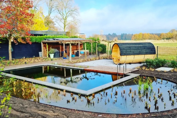 Tuinaanleg Deventer inclusief ombouw zwemvijver