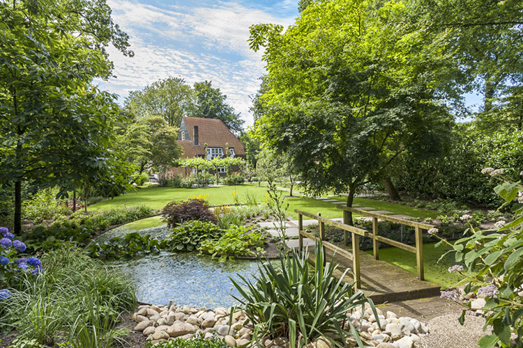 Bostuin-aan-laten-leggen-in-Epe-met-vijveraanleg