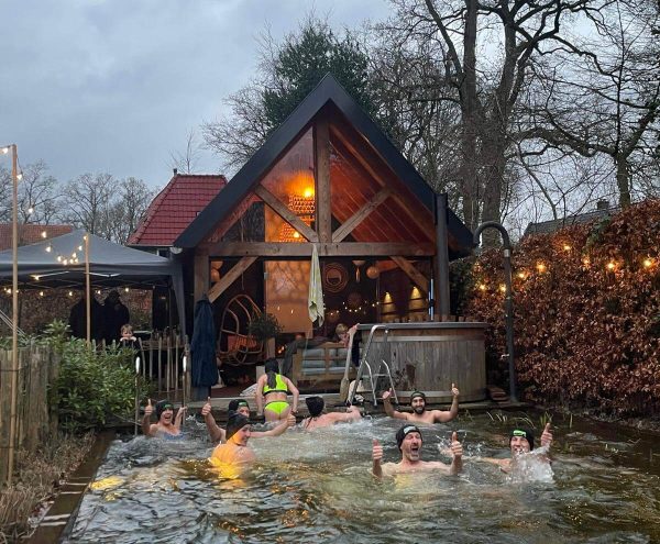 Nieuwjaarsduik 2025 Vos Tuinvisie uitgelicht Nieuwjaarsduik 2025 Vos Tuinvisie uitgelicht