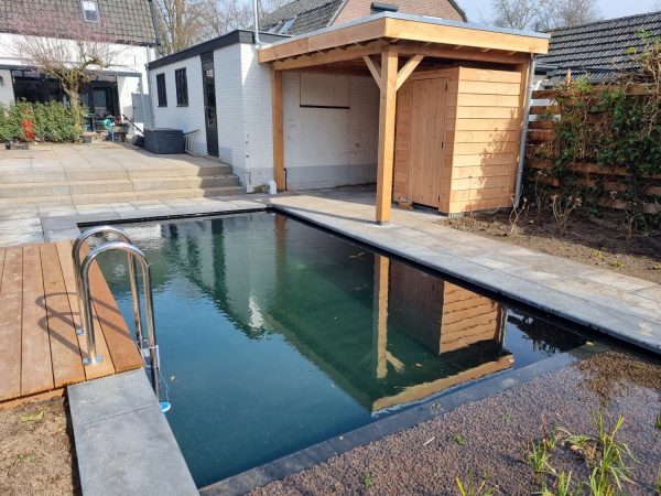 Zwemvijver-Leersum-met-overkapping-voor-jacuzzi-met-kleedhokje