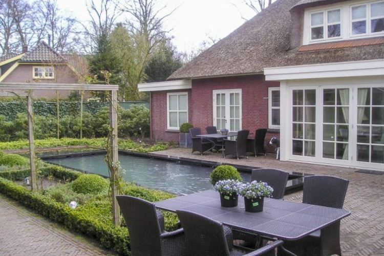 Zwemvijver-aanleg-door-hoveniersbedrijf-Vos-Tuinvisie