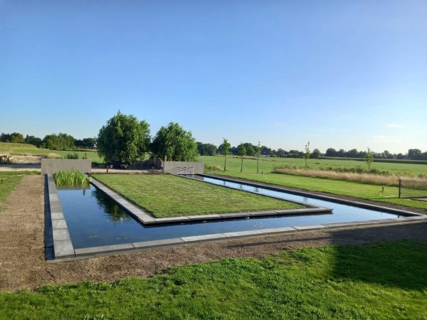 Ombouw oude mestkelders naar zwemvijver in Broekland
