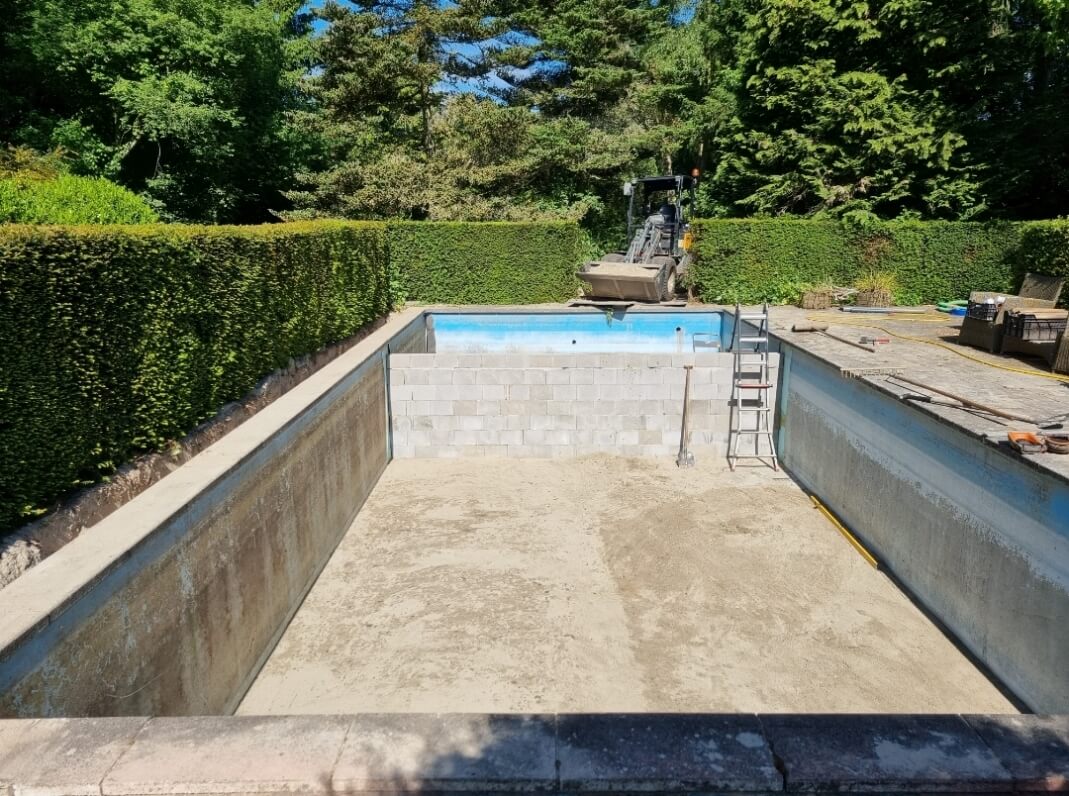 ombouw traditioneel chloorbad naar zwemvijver in Loenen 6