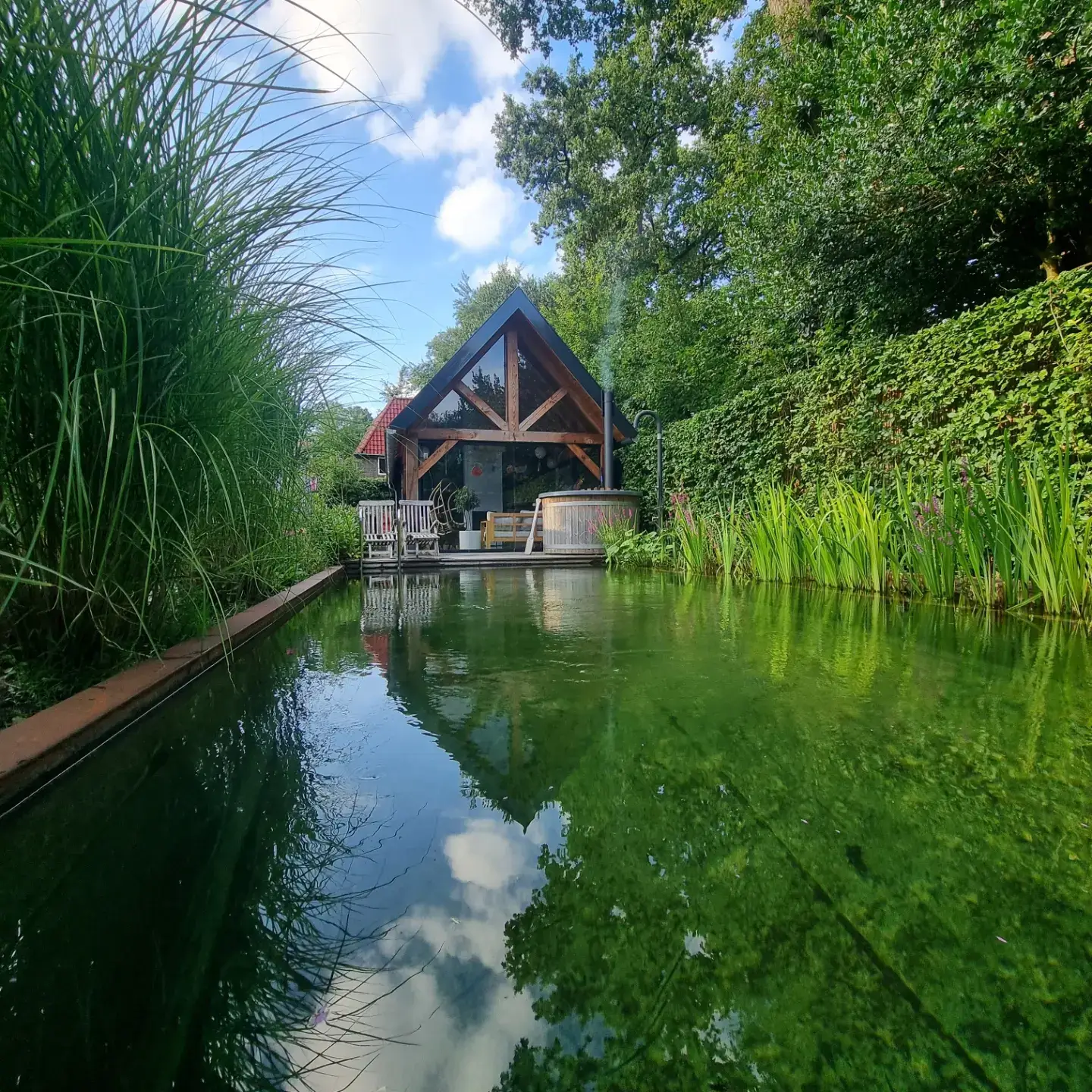 Tuinhuis als onderdeel van een complete tuinaanleg